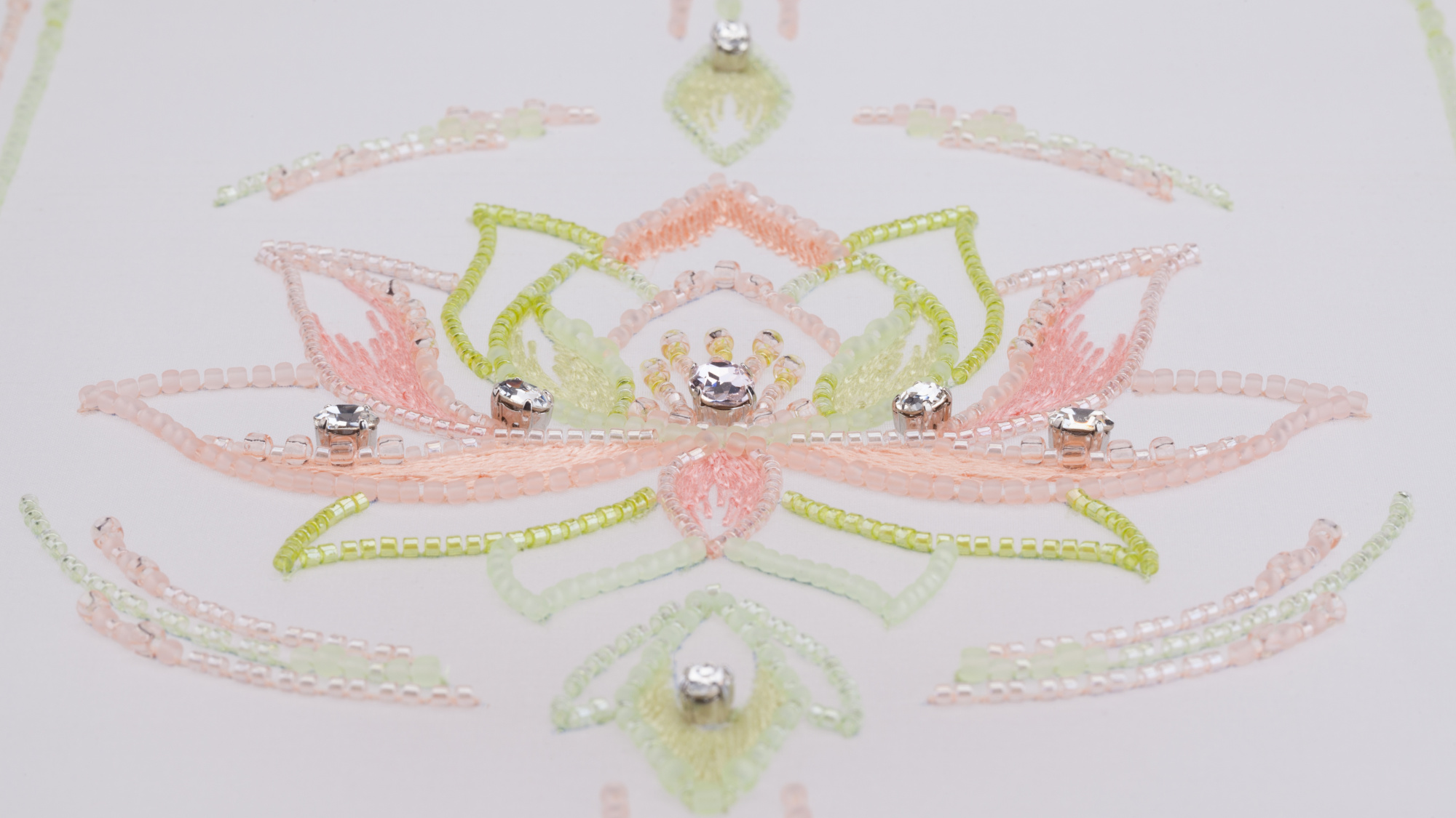 Видеокурс по основам вышивки люневильским крючком