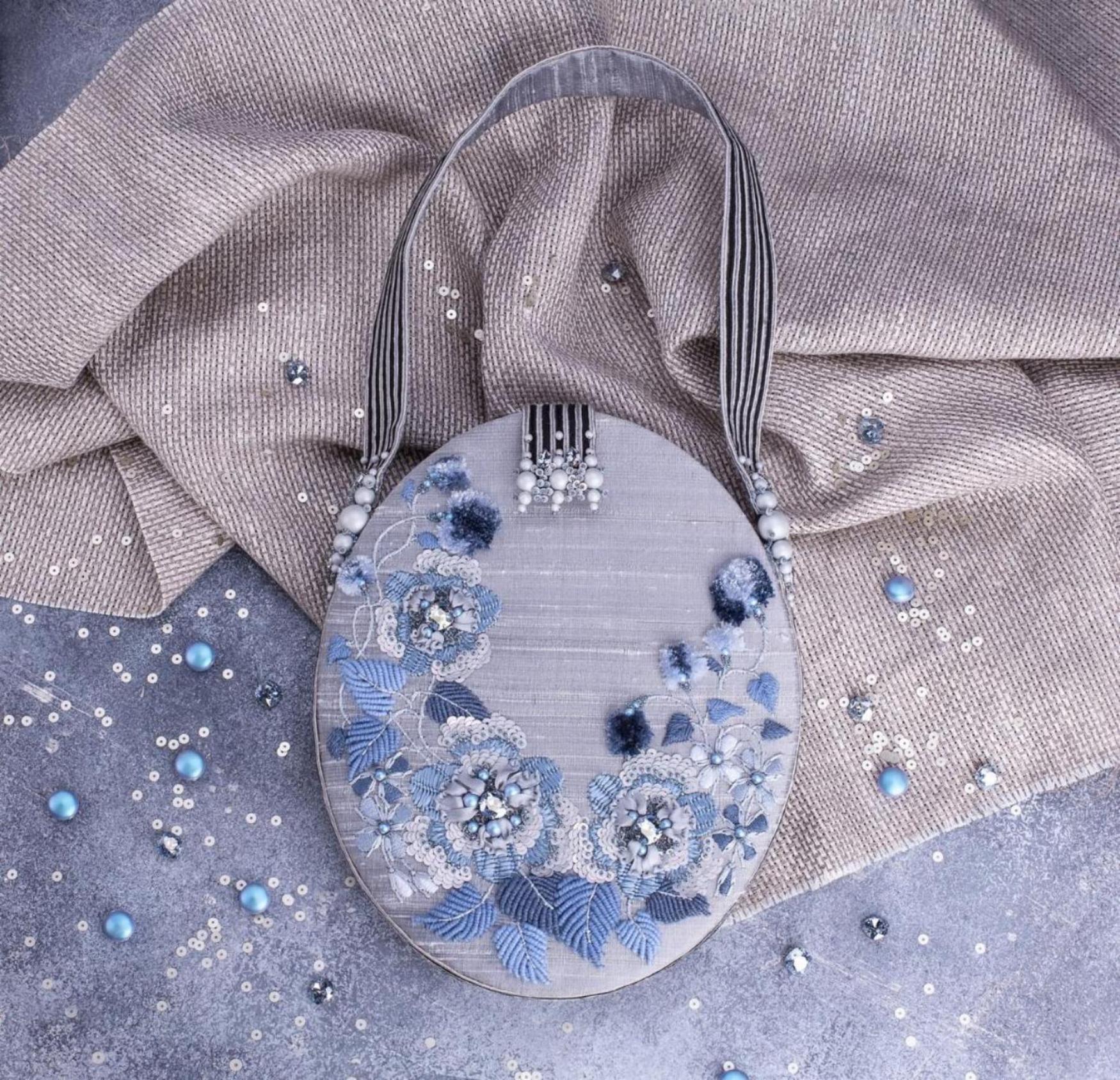 Мастер-класс по вышивке и сборке сумочки «Shades of Monochrome»