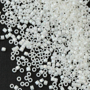 Бисер TOHO Treasures 11/0 непрозрачный радужный, белый (#401), 4,5 г