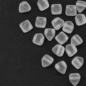 Pyramid 6mm, Crystal Matted, 20 шт. (#M00030)