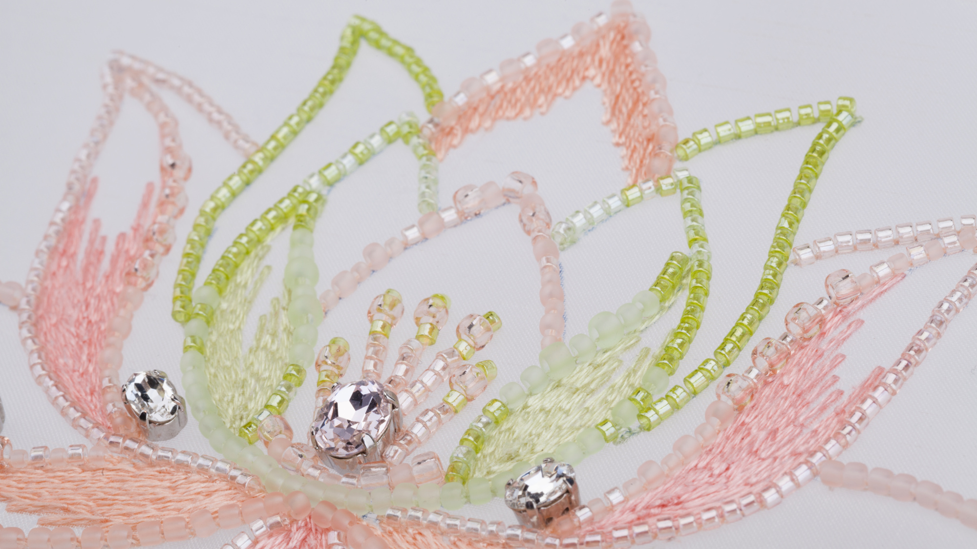 Видеокурс по основам вышивки люневильским крючком