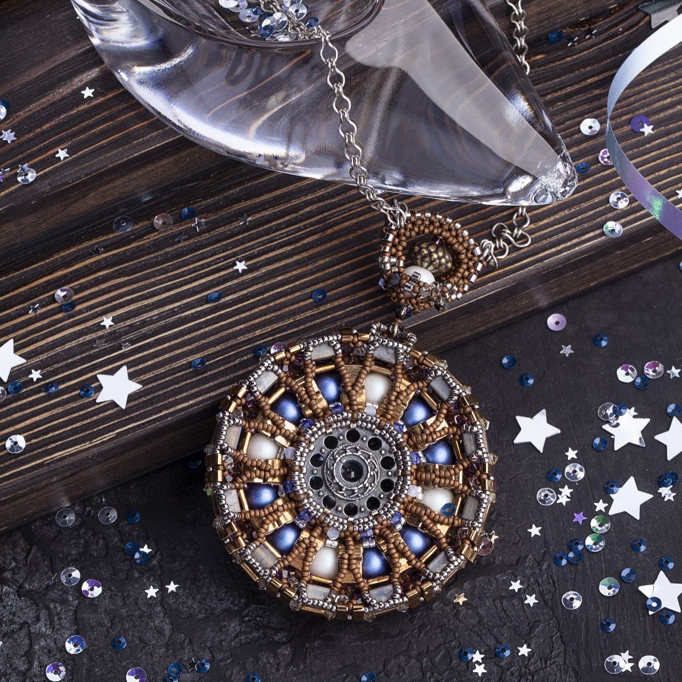 PDF инструкция от Елены Шерстобитовой: кулон 