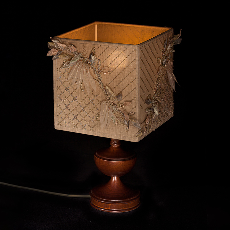 Курс по изготовлению настольного торшера с кутюрной вышивкой 