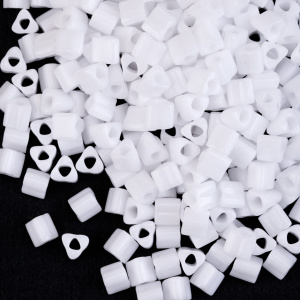 Бисер TOHO Triangle 8/0 непрозрачный, белый (#41), 10 г