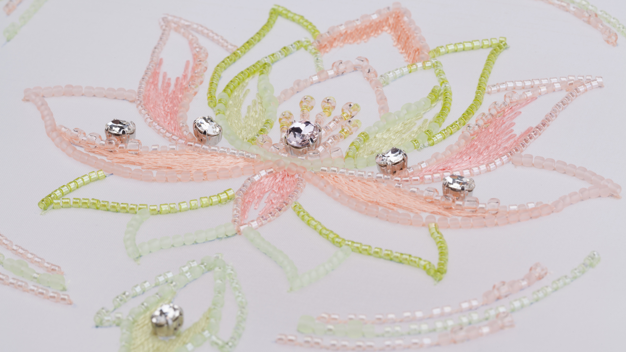 Видеокурс по основам вышивки люневильским крючком