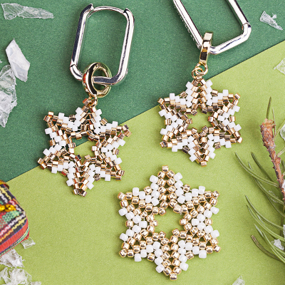 Новогодние серьги – снежинки из бисера.jpg